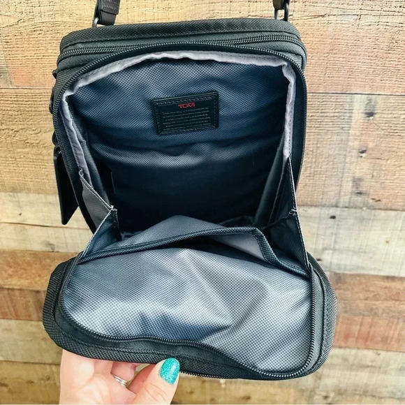 Tumi Alpha 2 FXT Black Organizer Travel Tote Shoulder Crossbody Bag - Picture 10 of 16